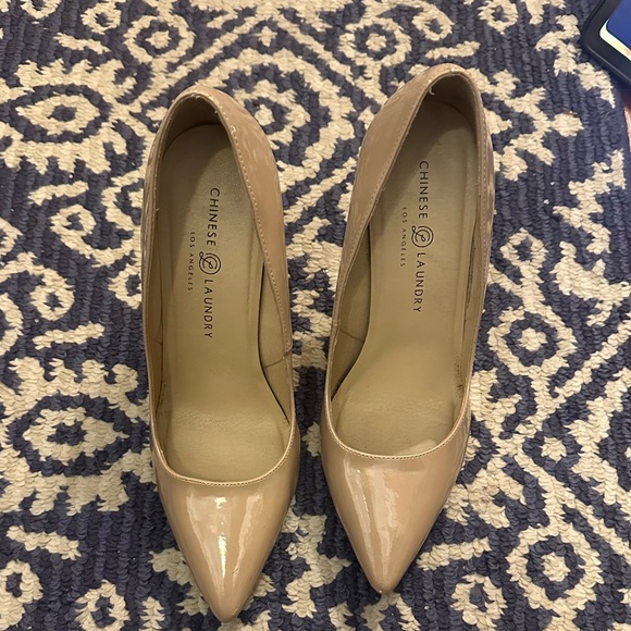 3/$25 Chinese Laundry Nude Patent Pointed Toe Heels Sz 10M Classic Pump - Picture 6 of 11